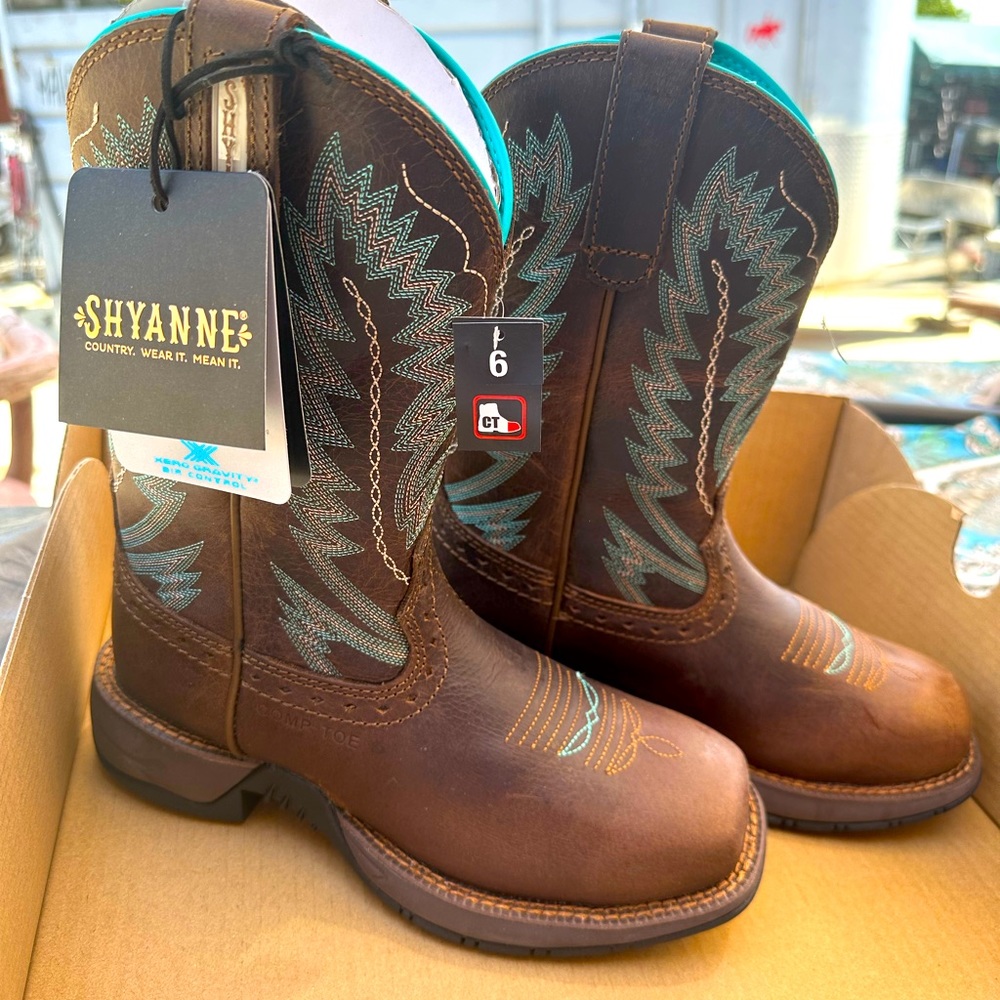 Shyanne Cowgirl boots NWT fatbaby style boots